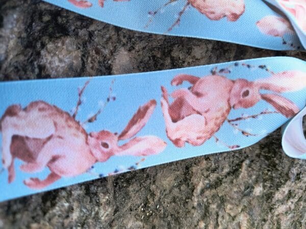 Kokarda w zające tkana 9x15cm niebieska